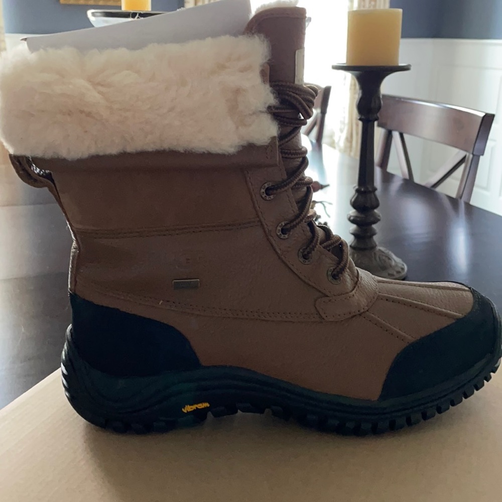 Brand new in box women’s Ugg Adirondack Boots II